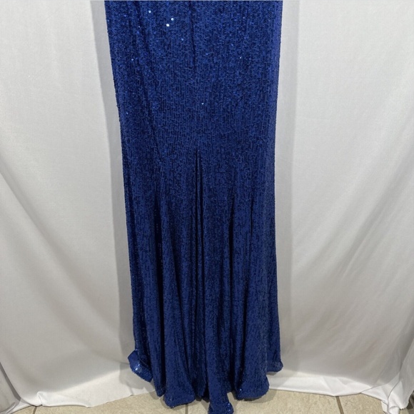 NEW $408 La Femme [ 00 ] Halter Sequin Open‎ Back Trumpet Gown Royal Blue - Picture 11 of 13